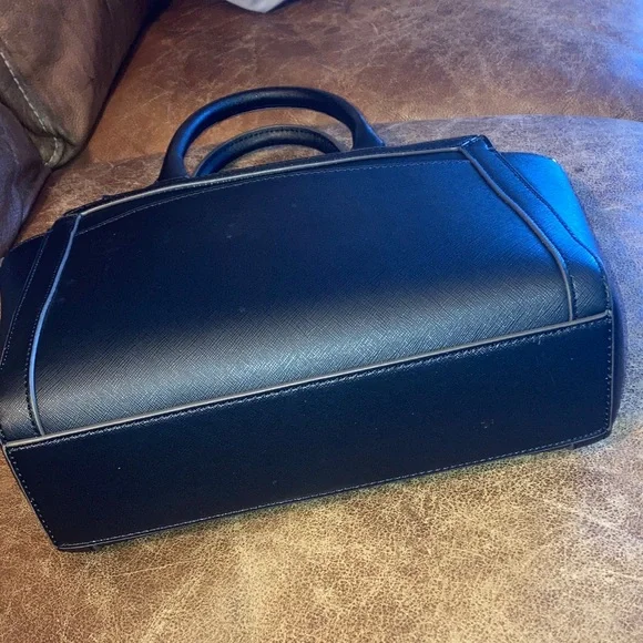 Liz Claiborne black 3 ZIPPER SATCHEL. With crossbody strap NWT - Picture 9 of 9